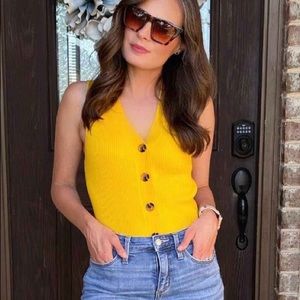 Who What Wear Women's V-Neck Sweater Vest - Yellow